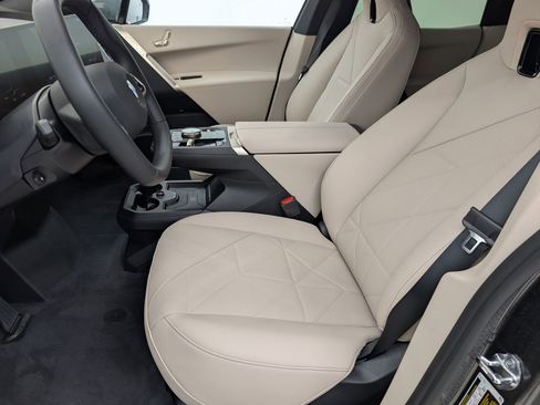 New 2026 BMW iX xDrive60 image 5