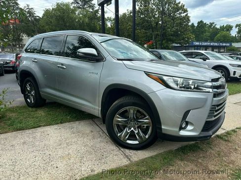 Used 2019 Toyota Highlander Limited Platinum AWD/4WD image 4