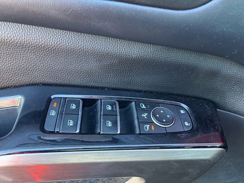 Used 2022 Nissan Pathfinder Platinum w/ Cargo Package image 8