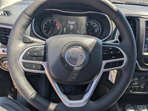 Used 2022 Jeep Cherokee Latitude AWD/4WD image 24