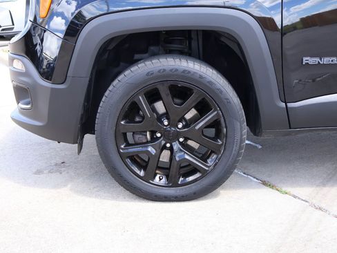 Used 2018 Jeep Renegade Altitude AWD/4WD image 8