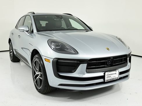 Certified 2025 Porsche Macan image 9