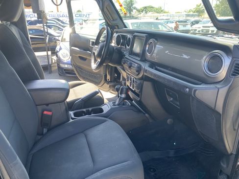 Used 2019 Jeep Wrangler Unlimited Sahara AWD/4WD image 21