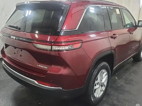 Used 2023 Jeep Grand Cherokee Laredo AWD/4WD image 4