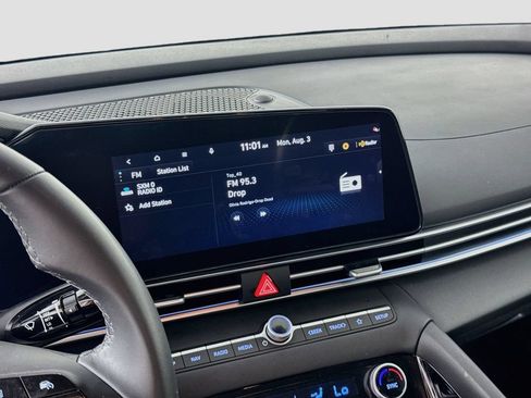Used 2025 Hyundai Elantra Limited FWD image 15