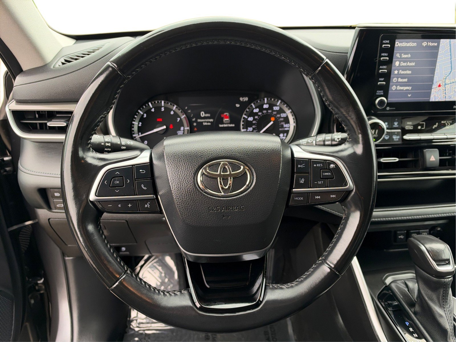 Used 2021 Toyota Highlander XLE AWD/4WD image 18