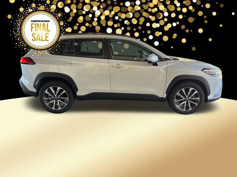 Certified 2022 Toyota Corolla Cross XLE image 7