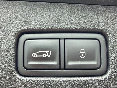 Used 2022 Genesis GV70 2.5T AWD/4WD image 13