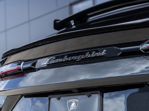 Used 2024 Lamborghini Urus Performante image 13