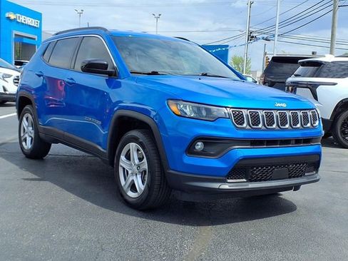 Used 2023 Jeep Compass Latitude AWD/4WD image 2