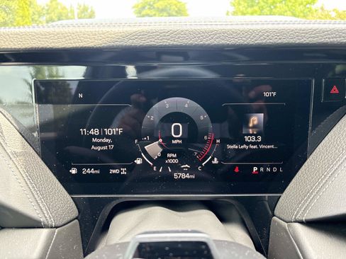 Used 2025 GMC Yukon Denali w/ Denali Reserve Package AWD/4WD image 24
