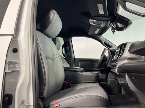 Used 2025 RAM 2500 Tradesman w/ Chrome Appearance Group image 29