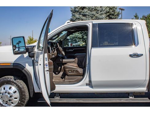 Used 2024 GMC Sierra 3500 Denali w/ Denali Reserve Package AWD/4WD image 29
