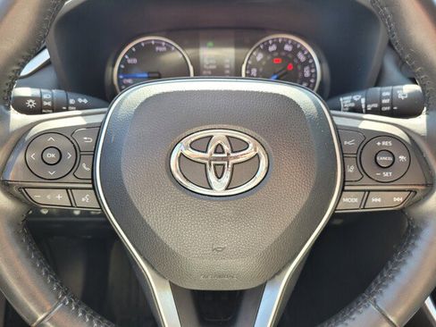 Used 2021 Toyota RAV4 XLE Premium image 35