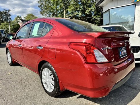 Used 2018 Nissan Versa SV image 3