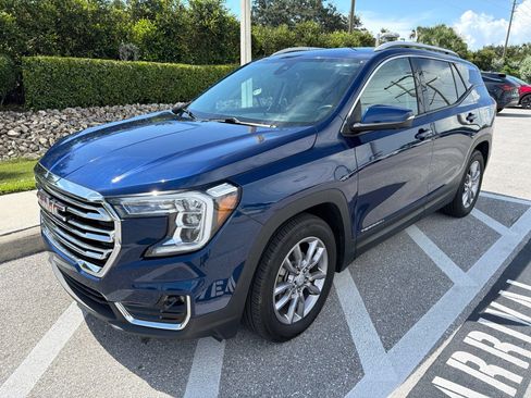 Used 2022 GMC Terrain SLT w/ Tech Package FWD image 1