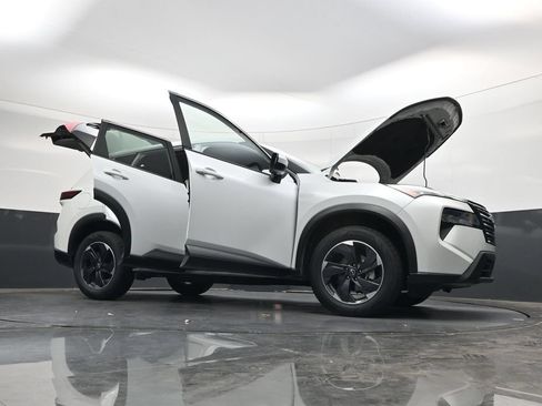 Used 2025 Nissan Rogue SV FWD image 54
