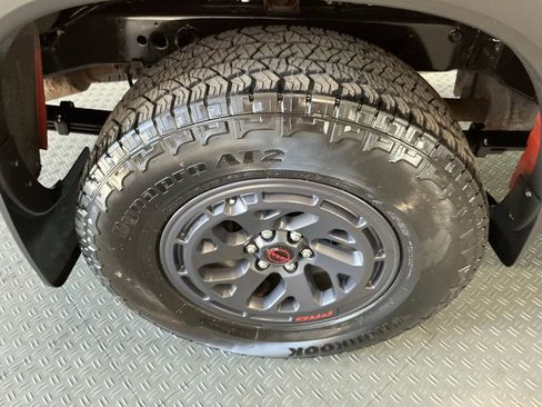 Used 2025 Nissan Frontier PRO-4X AWD/4WD image 41