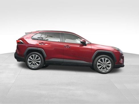 Used 2022 Toyota RAV4 XLE Premium FWD image 15