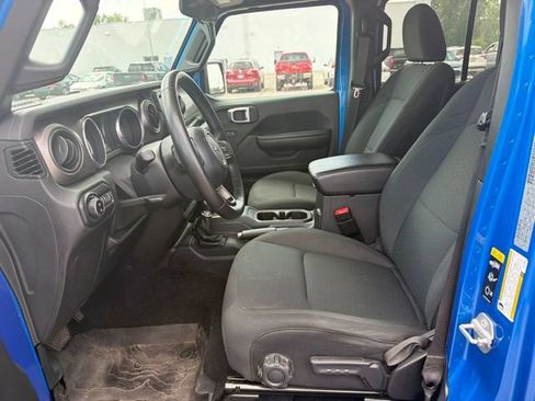 Used 2020 Jeep Gladiator Sport w/ Quick Order Package 24S AWD/4WD image 4