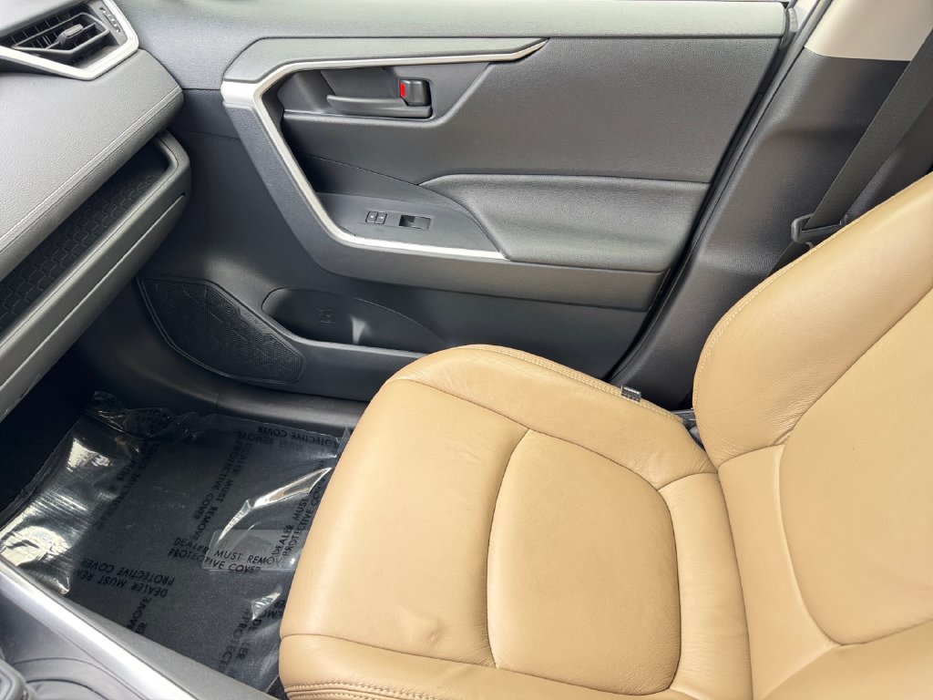 Certified 2025 Toyota RAV4 LE AWD/4WD image 30