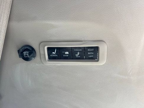 Used 2019 Chrysler Pacifica Limited FWD image 16