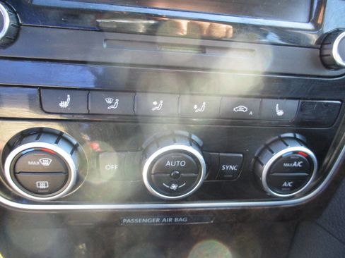 Used 2014 Volkswagen Passat 3.6 SEL Premium image 26