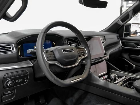 Used 2023 Jeep Wagoneer Series II image 6