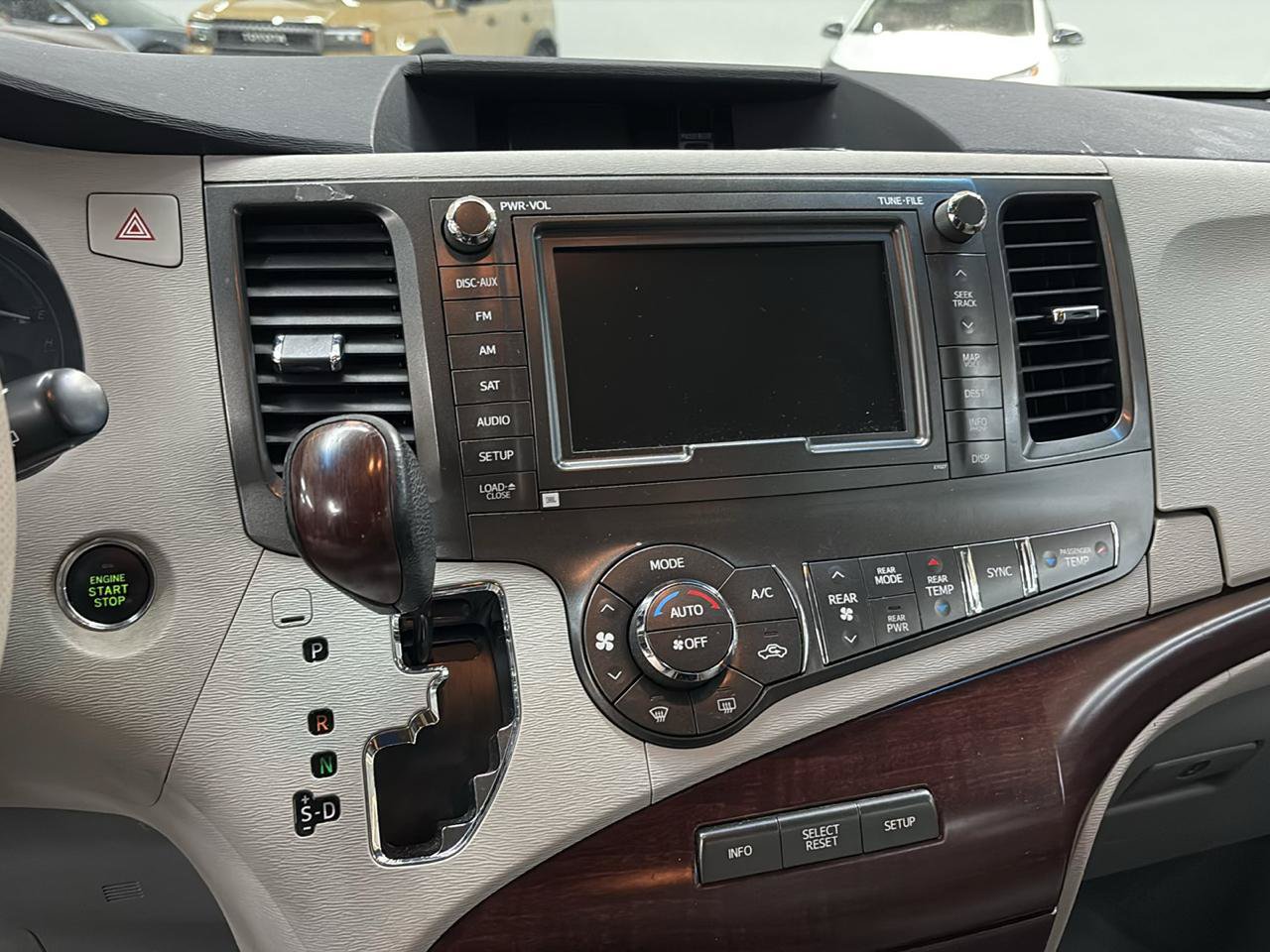 Used 2011 Toyota Sienna XLE w/ Premium Pkg FWD image 21