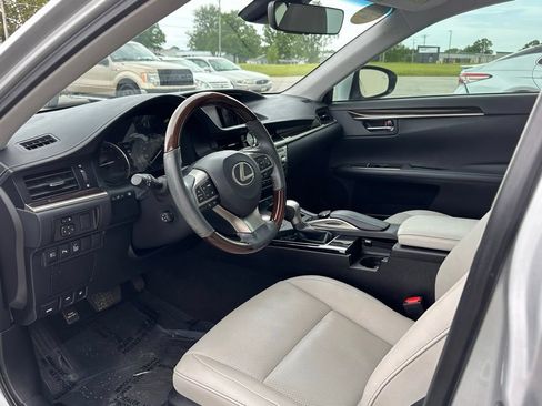 Used 2018 Lexus ES 350 w/ Navigation System Package FWD image 11