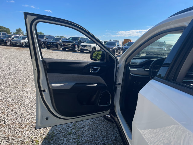Used 2022 Jeep Compass Latitude w/ Sun and Sound Group AWD/4WD image 25