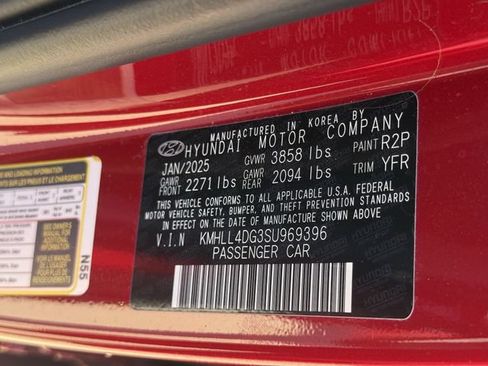 Used 2025 Hyundai Elantra SE FWD image 30