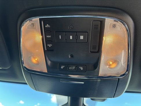 Used 2019 Jeep Grand Cherokee Altitude image 29