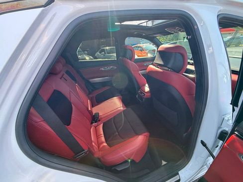 Used 2022 Genesis GV70 2.5T w/ Sport Prestige Package image 32