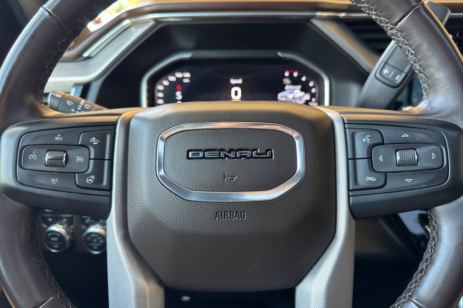 Used 2024 GMC Sierra 2500 Denali w/ Denali Reserve Package AWD/4WD image 23