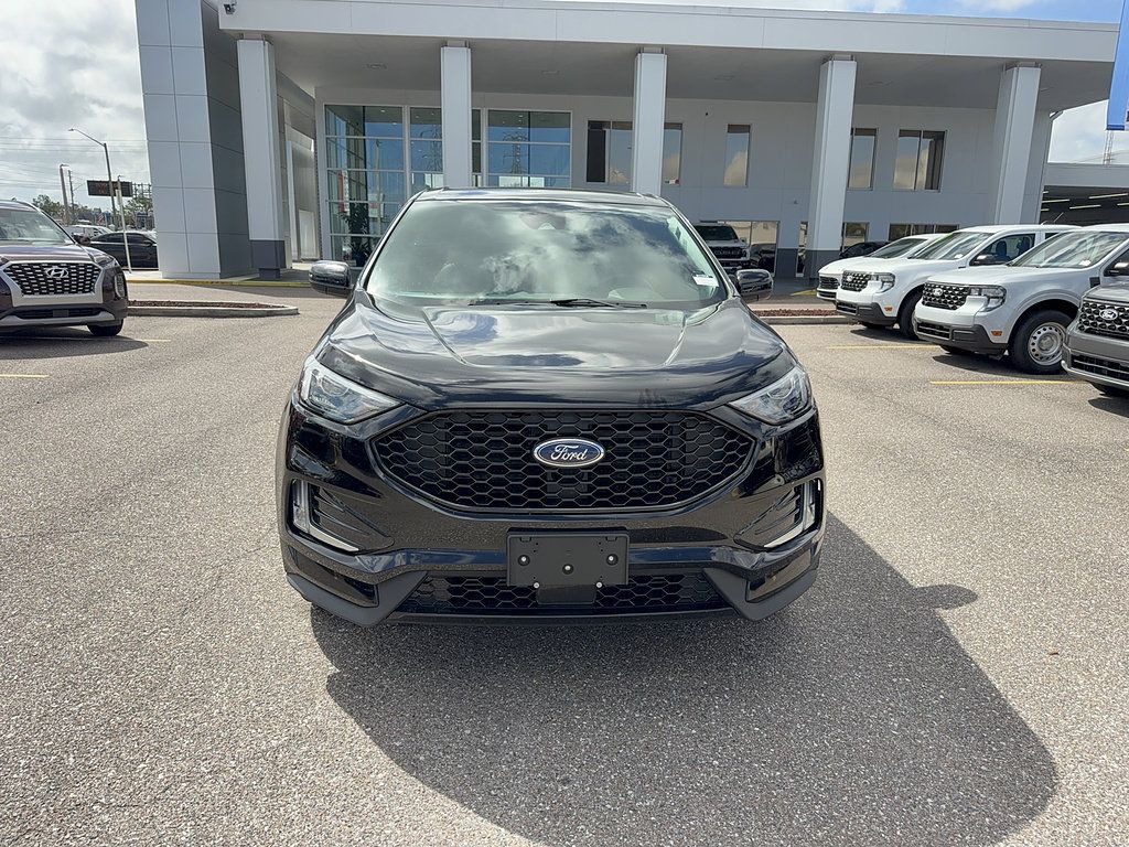 Certified 2024 Ford Edge ST-Line AWD/4WD image 3