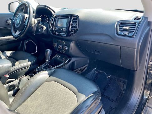 Used 2018 Jeep Compass Latitude FWD image 26
