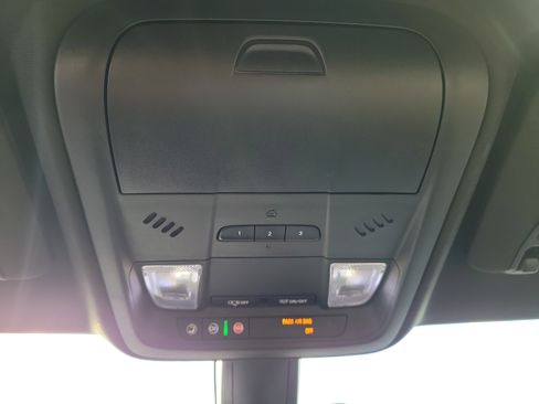 Used 2018 Cadillac XT5 FWD image 32