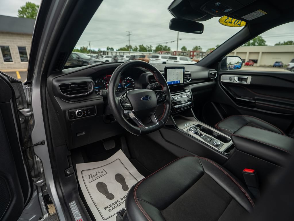 Used 2023 Ford Explorer ST-Line AWD/4WD image 26
