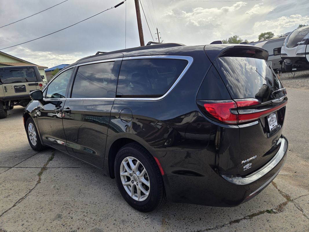 Used 2022 Chrysler Pacifica Touring-L FWD image 8