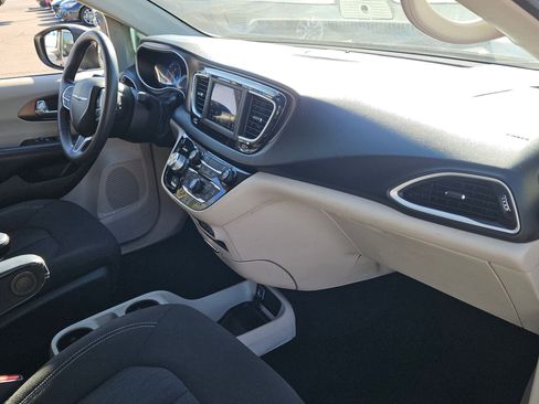 Used 2021 Chrysler Voyager LX image 20