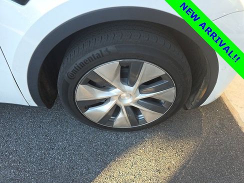 Used 2021 Tesla Model Y Long Range image 3