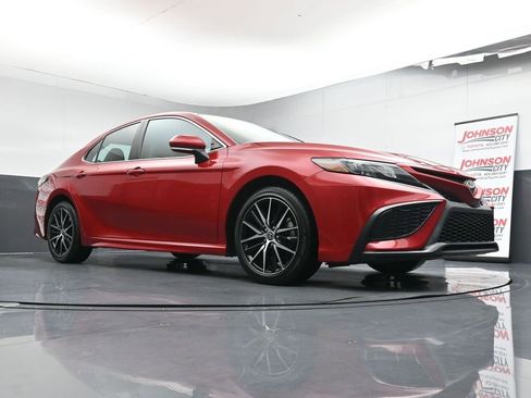 Used 2022 Toyota Camry SE image 34