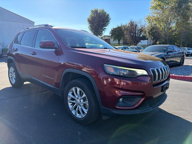 Used 2019 Jeep Cherokee Latitude w/ Cold Weather Group FWD image 2