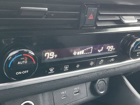 Used 2022 Nissan Rogue SV image 11