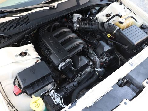 Used 2005 Dodge Magnum SE RWD image 38