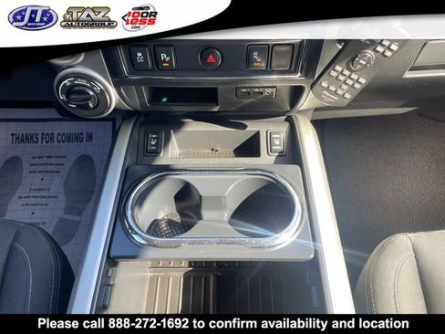 Used 2019 Nissan Titan SV w/ SV Convenience Package image 18