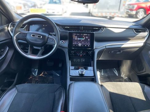 Used 2019 Jeep Grand Cherokee Overland image 9