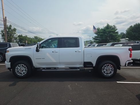 Used 2021 Chevrolet Silverado 2500 High Country w/ Technology Package AWD/4WD image 11