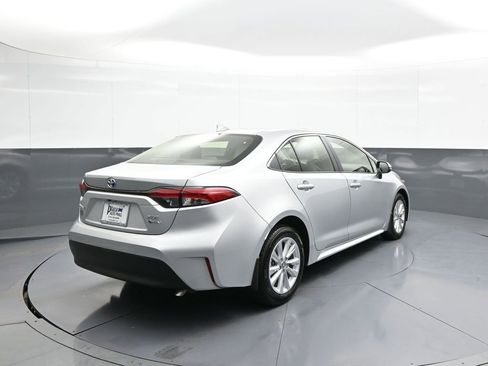 Used 2025 Toyota Corolla XLE image 6